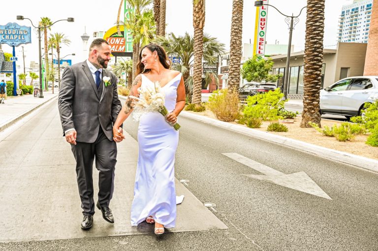 Simple Las Vegas wedding at Mon Bel Ami with Sign & Go Package for fast ceremonies